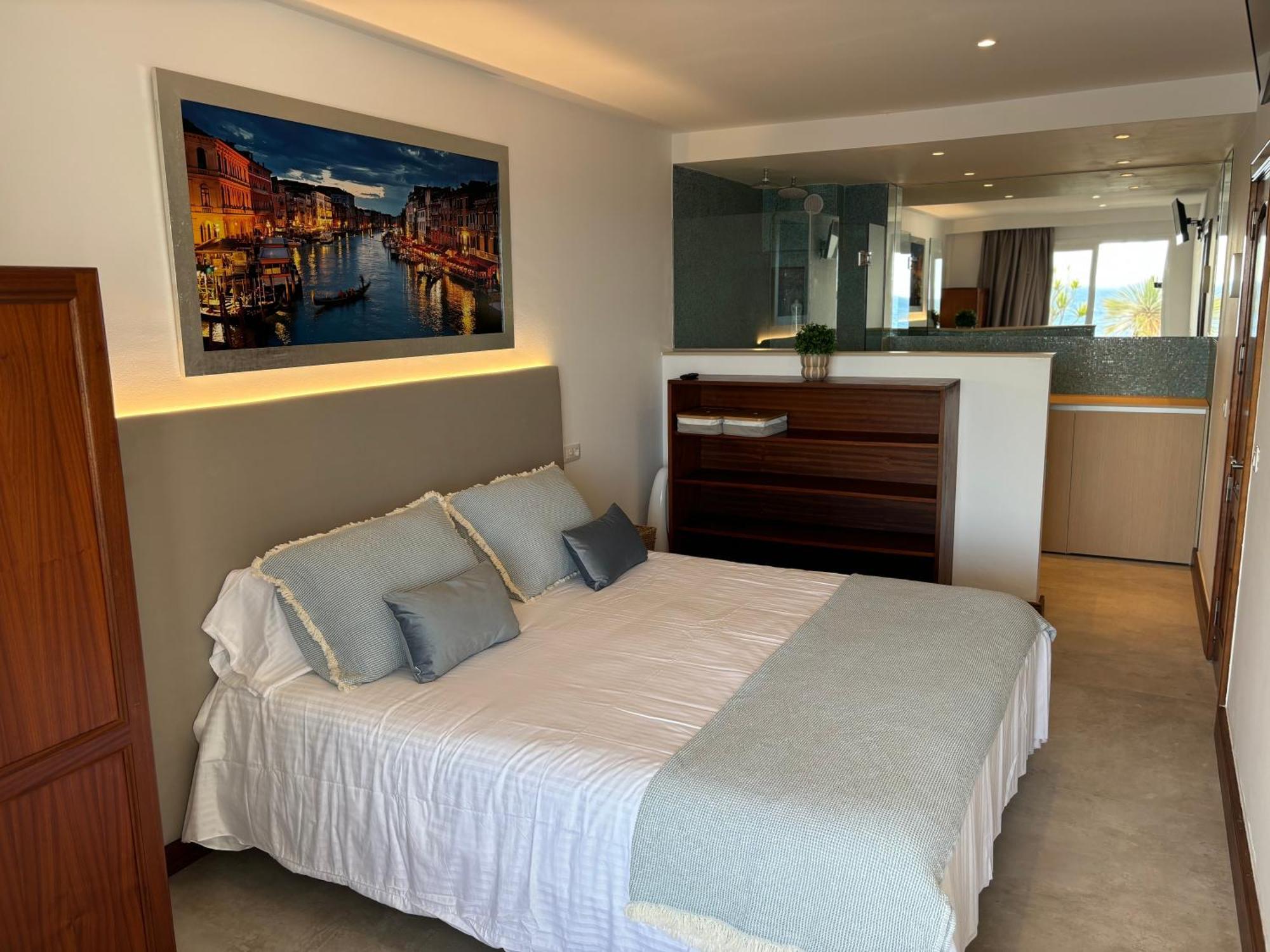 Luxury First Line Apartment *